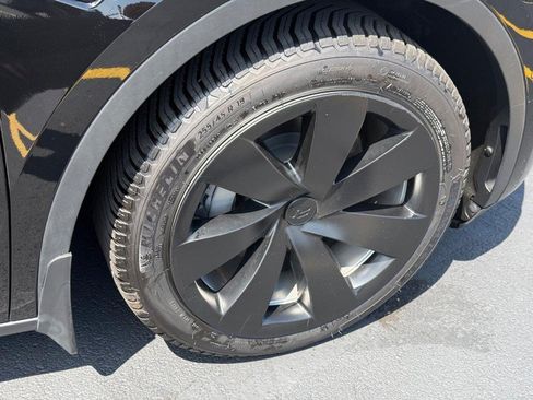 Used 2022 Tesla Model Y Long Range AWD/4WD image 13