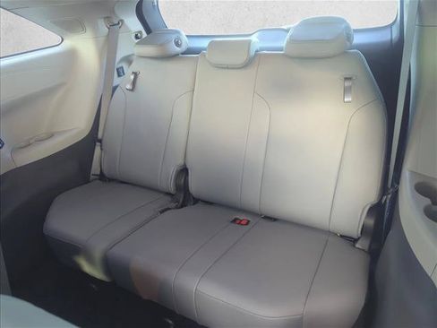 Certified 2022 Toyota Sienna XLE w/ XLE Plus Package FWD image 23