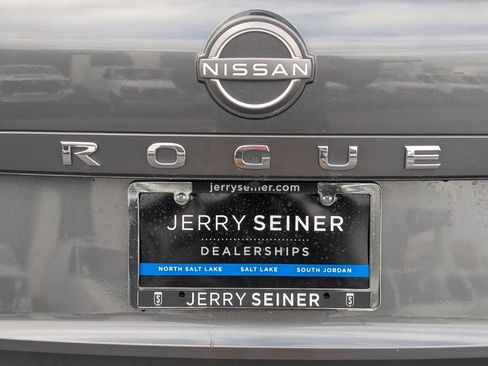 Used 2022 Nissan Rogue SV image 14