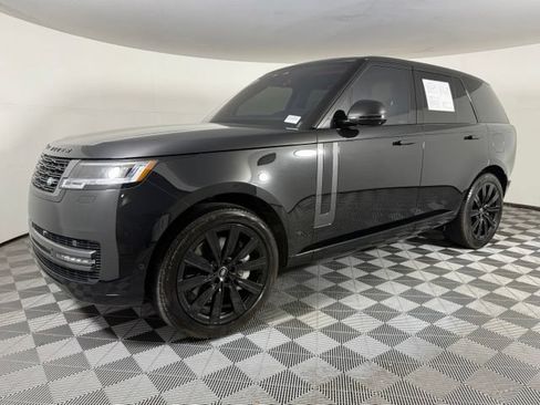 Used 2025 Land Rover Range Rover SE AWD/4WD image 2