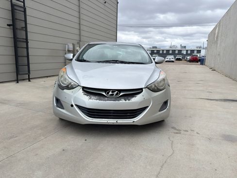 Used 2013 Hyundai Elantra GLS w/ Preferred Pkg image 2