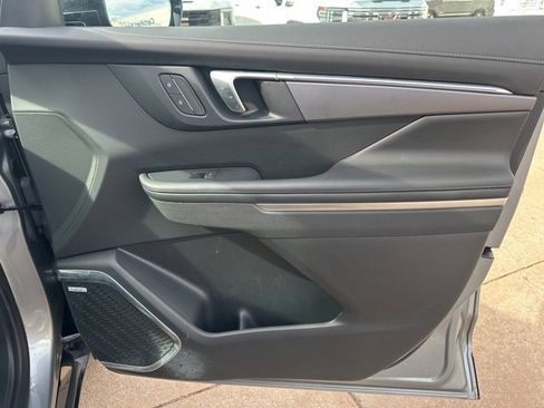 Used 2025 Buick Enclave Sport Touring image 29