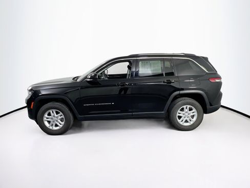 Used 2023 Jeep Grand Cherokee Laredo image 8