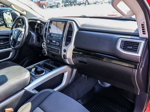 Used 2021 Nissan Titan SV w/ SV Convenience Package image 14