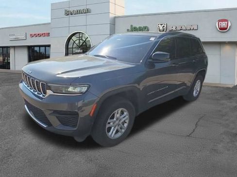 Used 2024 Jeep Grand Cherokee Laredo w/ Luxury Tech Group I AWD/4WD image 7