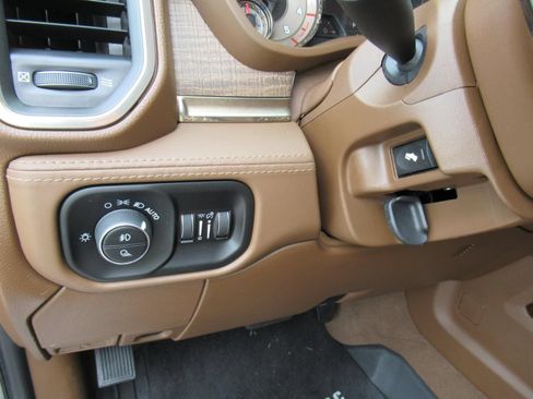 Used 2021 RAM 2500 Limited AWD/4WD image 22