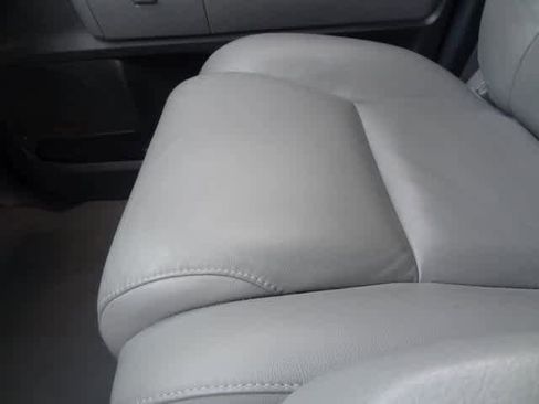 Used 2011 Toyota Tundra 4x4 CrewMax image 18