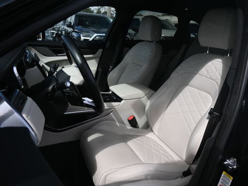 Used 2023 Jaguar F-PACE S image 6