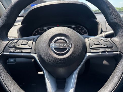 Used 2025 Nissan Altima 2.5 SV FWD image 28