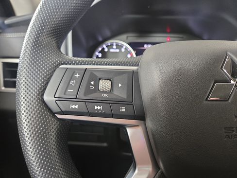 New 2026 Mitsubishi Outlander ES image 14