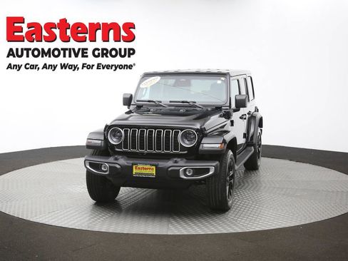 Used 2025 Jeep Wrangler Unlimited Sahara w/ Safety Group AWD/4WD image 55
