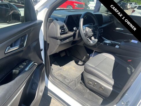 Used 2025 Chevrolet Traverse LT w/ Sun and Wheel Package image 9