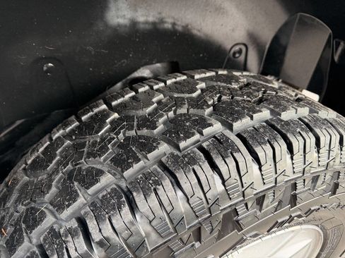 Used 2014 Chevrolet Suburban LT image 16