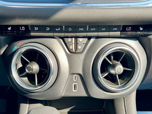 Used 2025 Chevrolet Blazer LT image 31