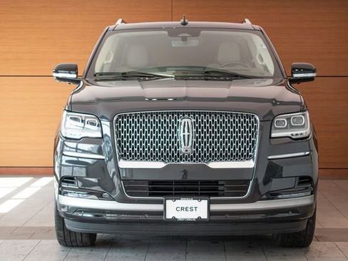Used 2023 Lincoln Navigator Reserve AWD/4WD image 2
