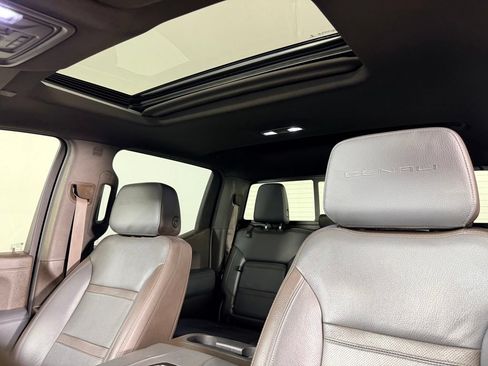 Used 2022 GMC Sierra 1500 Denali w/ Denali Premium Package AWD/4WD image 25