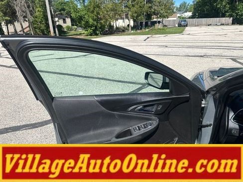 Used 2017 Chevrolet Malibu LT FWD image 12