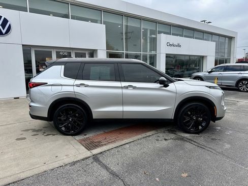 Used 2023 Mitsubishi Outlander SEL Black Edition image 8