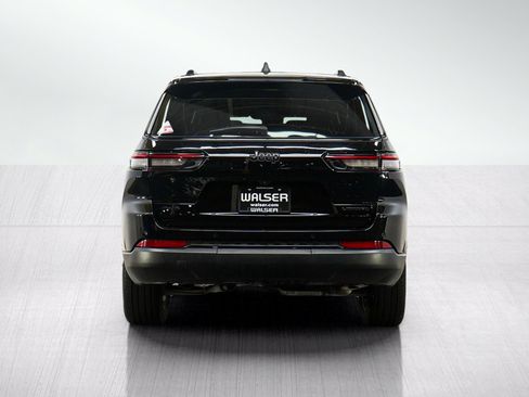Used 2024 Jeep Grand Cherokee L Limited w/ Black Appearance Package AWD/4WD image 5