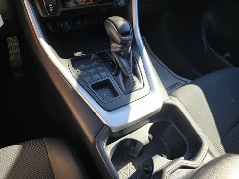 Used 2020 Toyota RAV4 LE AWD/4WD image 22