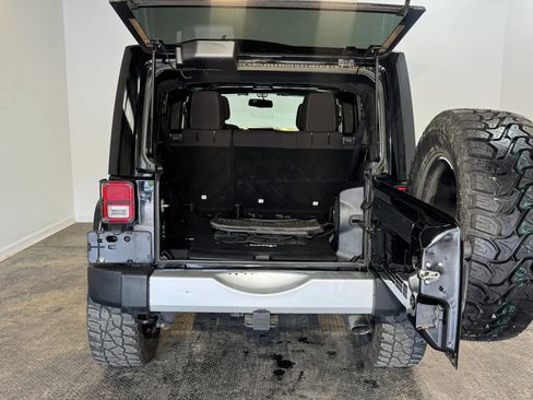Used 2013 Jeep Wrangler Unlimited Sahara w/ Connectivity Group AWD/4WD image 28