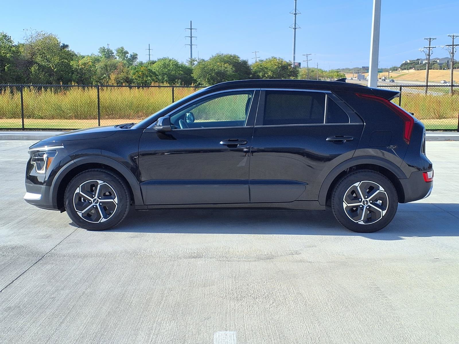 Used 2025 Kia Niro LX FWD image 6