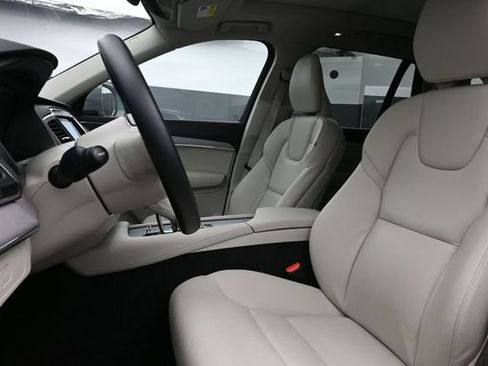 Used 2024 Volvo XC90 B5 Core w/ Protection Package Premier AWD/4WD image 10