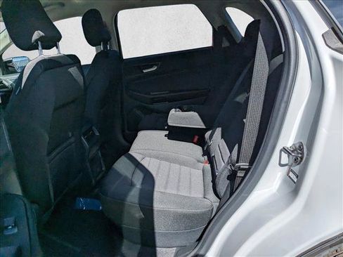 Used 2024 Ford Edge SE image 9