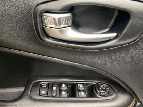 Used 2020 Jeep Compass Limited FWD image 20