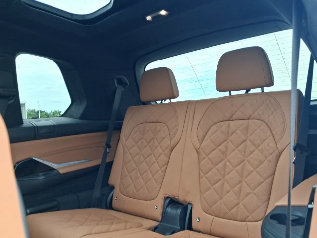 Used 2025 BMW X7 xDrive40i w/ M Sport Package AWD/4WD image 25