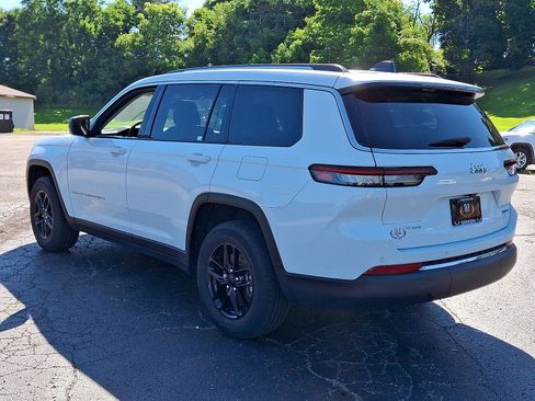Used 2023 Jeep Grand Cherokee L Laredo AWD/4WD image 21