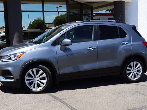 Used 2020 Chevrolet Trax Premier w/ LPO, Protection Package FWD image 4