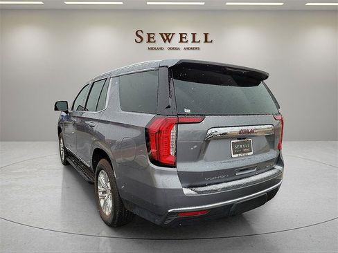 Used 2022 GMC Yukon SLT w/ SLT Premium Package image 3