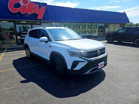 Used 2024 Volkswagen Taos SE image 7