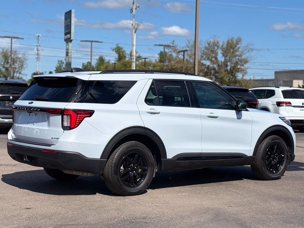 Used 2026 Ford Explorer Active AWD/4WD image 33