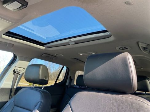 Used 2023 GMC Acadia SLT w/ Trailering Package FWD image 16