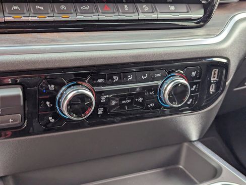 Used 2025 GMC Sierra 1500 SLT w/ SLT Premium Plus Package image 29