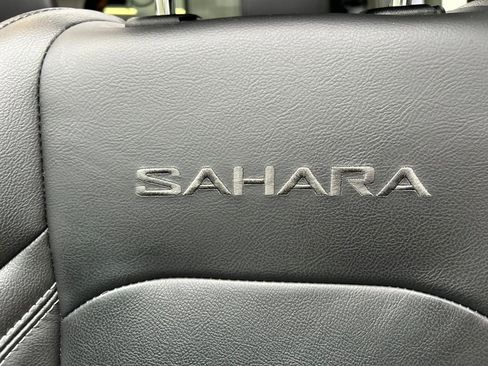 Used 2022 Jeep Wrangler Unlimited Sahara w/ Cold Weather Group AWD/4WD image 38