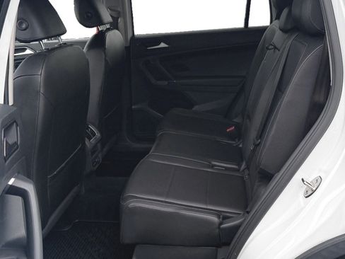 Used 2018 Volkswagen Tiguan SE AWD/4WD image 13