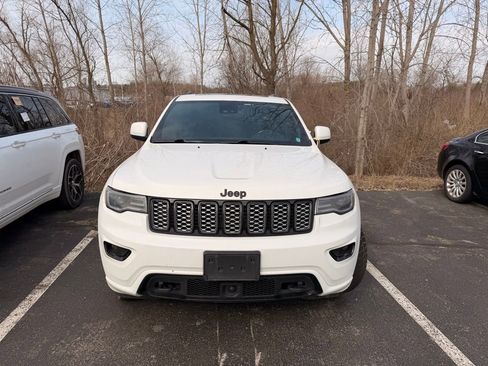 Used 2020 Jeep Grand Cherokee Altitude image 2