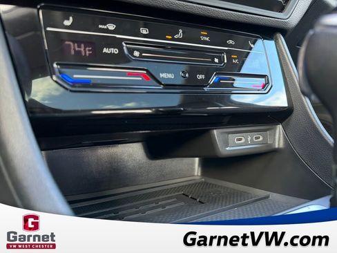 Used 2025 Volkswagen Jetta SE image 31