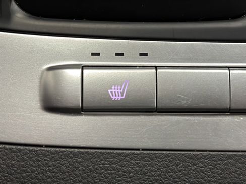Used 2024 Kia Carnival LX FWD image 29