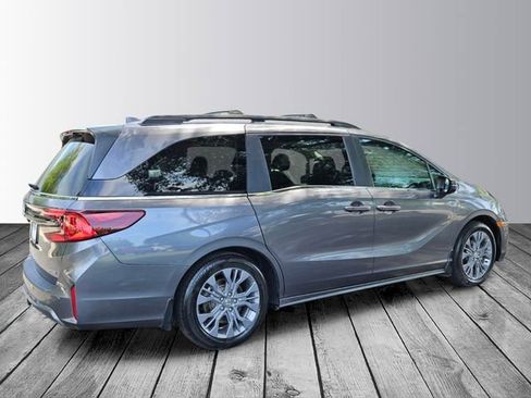 Used 2025 Honda Odyssey Touring image 5