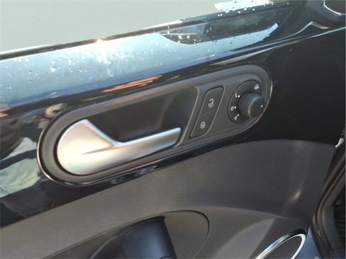 Used 2014 Volkswagen Beetle R-Line image 9