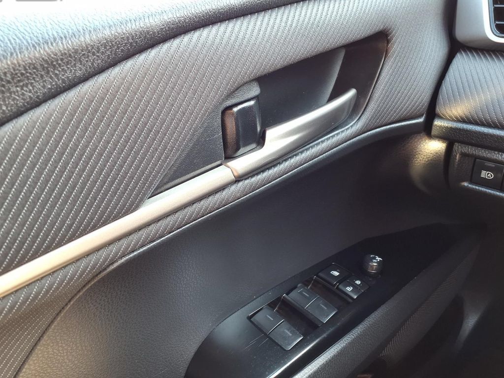 Used 2025 Toyota Camry SE FWD image 20