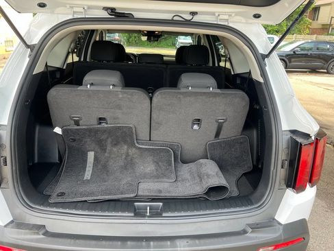 Used 2022 Kia Sorento LX FWD image 11