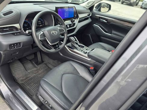Used 2023 Toyota Highlander Limited image 25