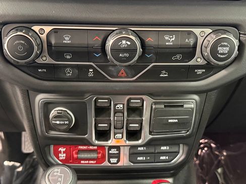 Used 2024 Jeep Wrangler Unlimited Rubicon AWD/4WD image 33