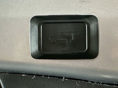 Used 2022 Toyota RAV4 XLE Premium FWD image 29