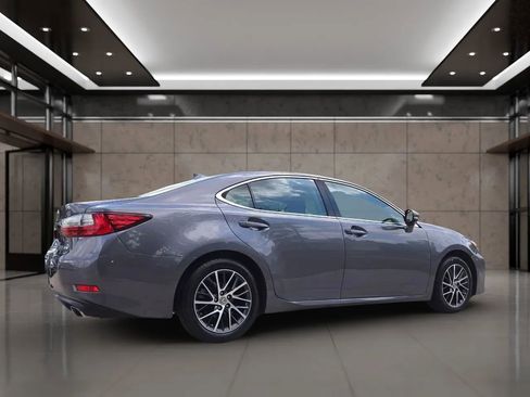 Used 2017 Lexus ES 350 w/ Luxury Package FWD image 5